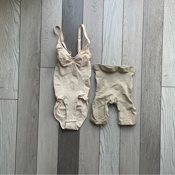 SKIMS Bodysuit Set in Cream - Picture 1 of 10